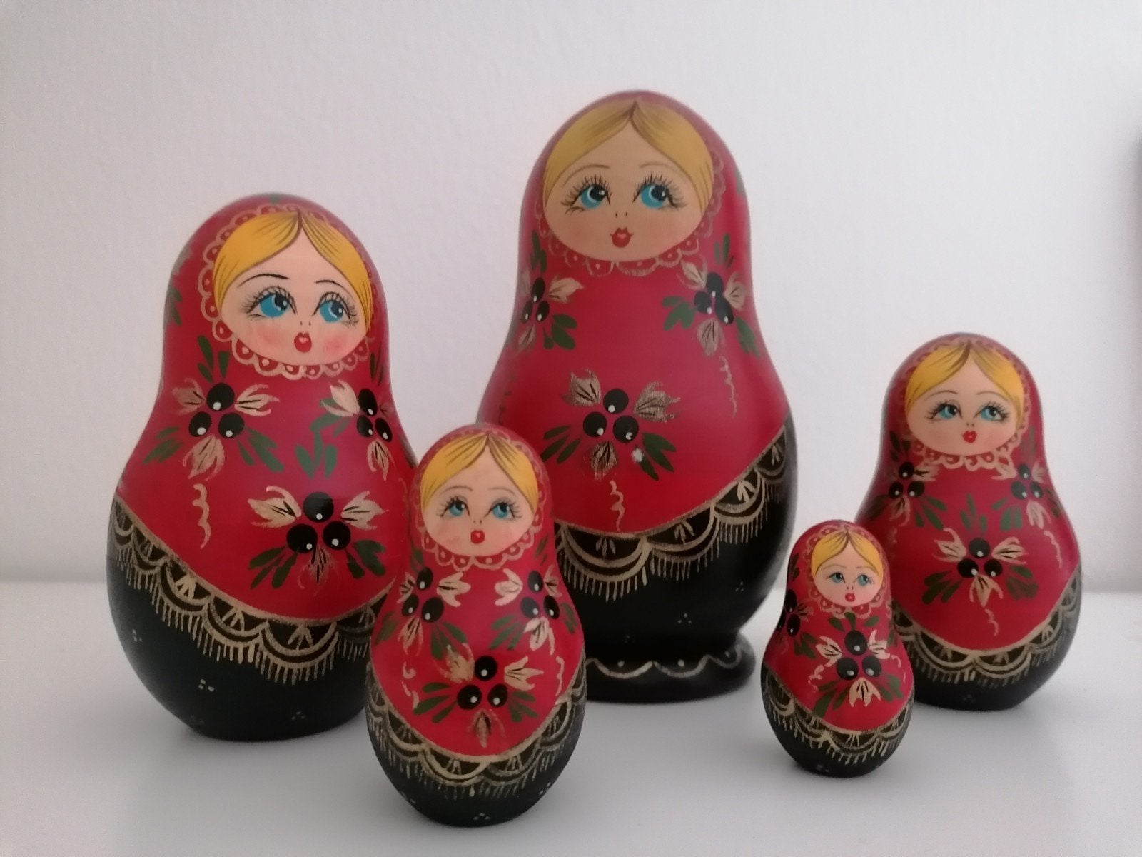 5 d. Russische matroesjka,  vrouw met doek met goudaccenten, Ophalen of Verzenden, Zo goed als nieuw