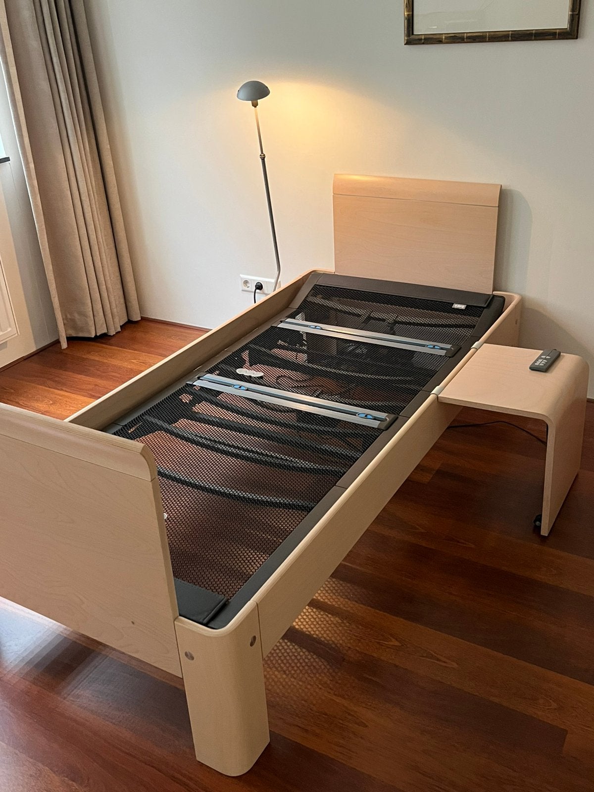 Auping Auronde 90x200 electrisch incl tafel & lamp, Ophalen, 90 cm, 200 cm, Hout