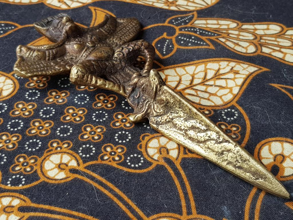 Mooie antieke Oosterse Purba van brons met Garuda 17 cm., Antiek en Kunst, Kunst | Niet-Westerse kunst, Ophalen of Verzenden