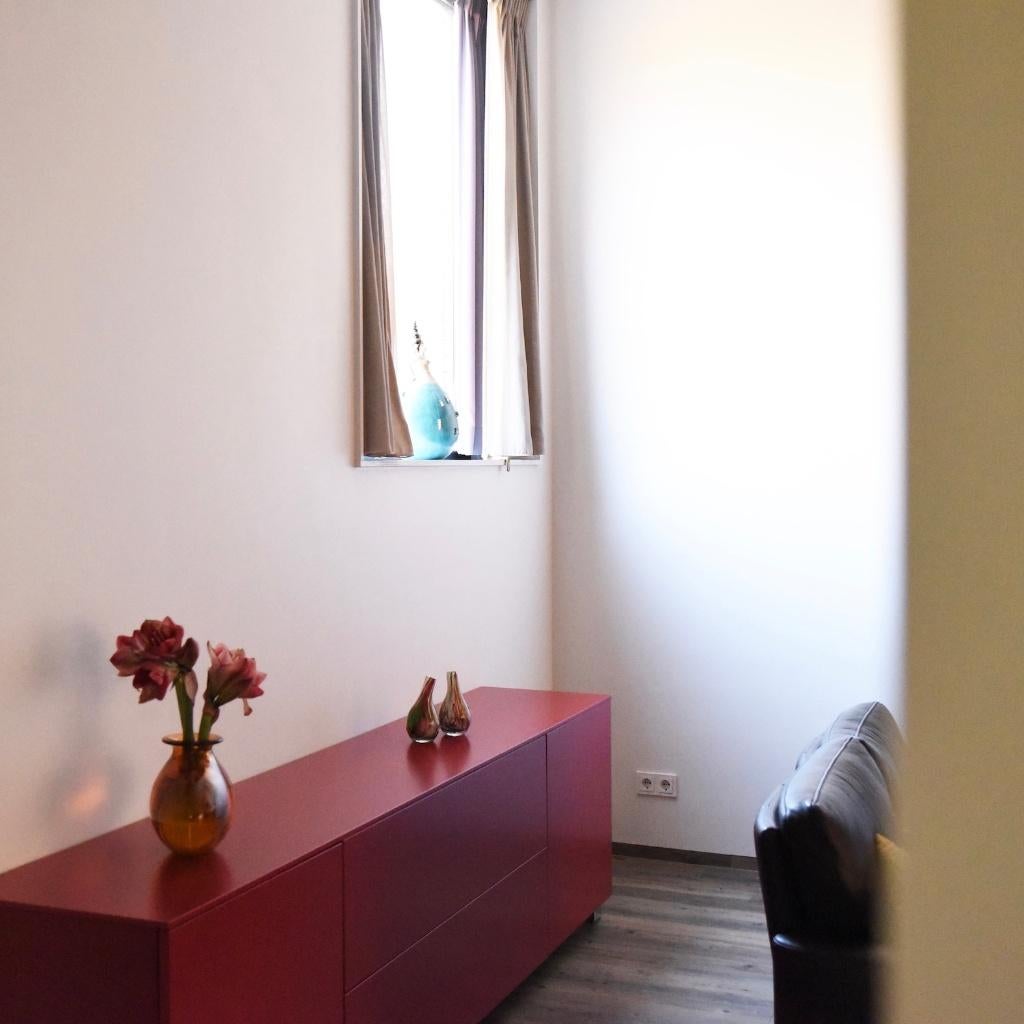 Design dressoir modern diep rood KRONOS, Met deur(en), Ophalen of Verzenden, Zo goed als nieuw, 200 cm of meer