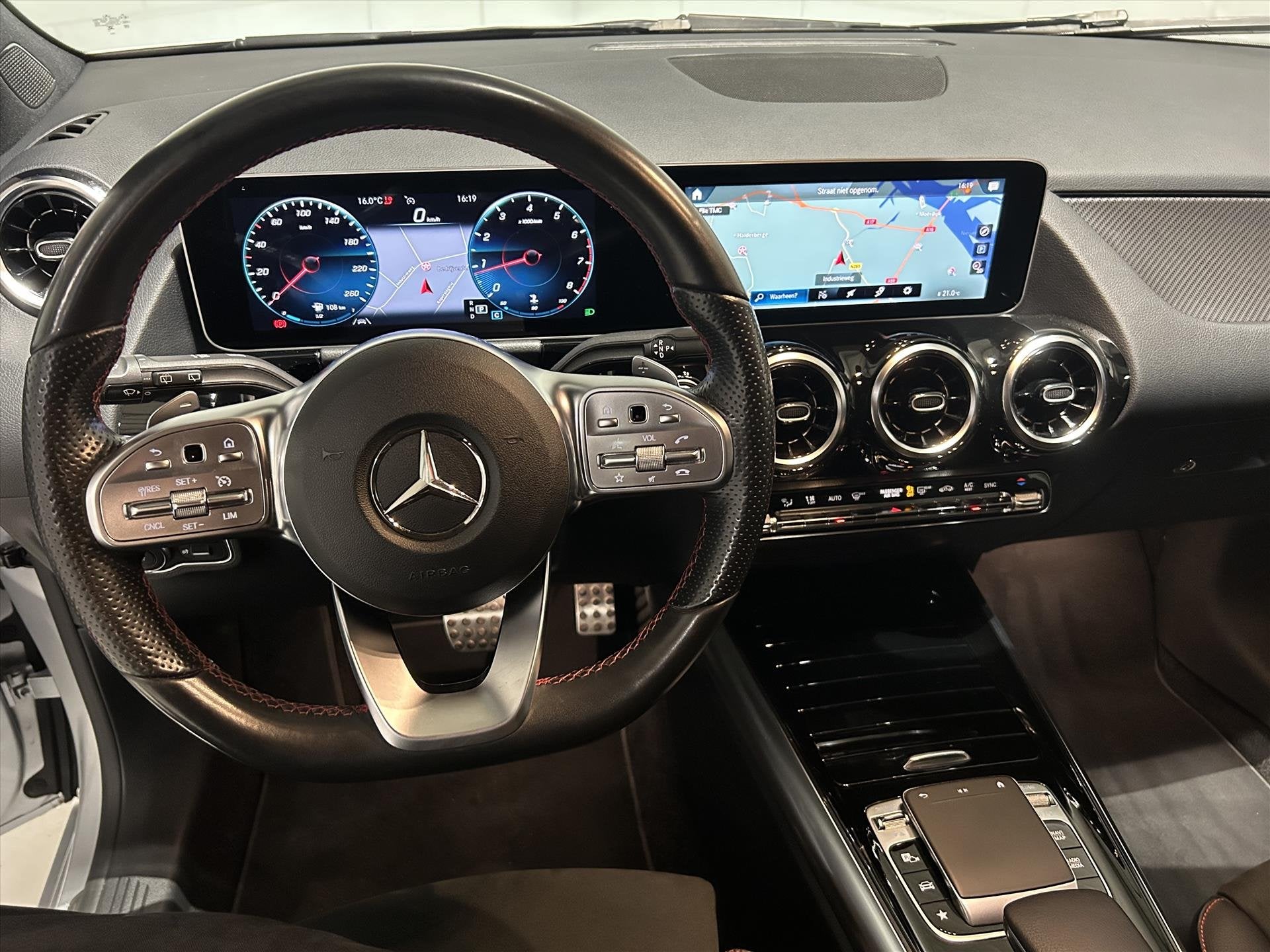 Mercedes B-Klasse B180 AUT7 136pk AMG-Line, Afn Trekhaak, Ca, Auto's, 136 pk, Gebruikt, 4 cilinders, 700 kg
