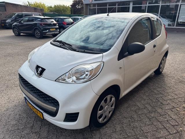 Peugeot 107 1.0-12V XR (bj 2010), Auto's, Peugeot, Euro 5, Stof, Gebruikt, 4 stoelen