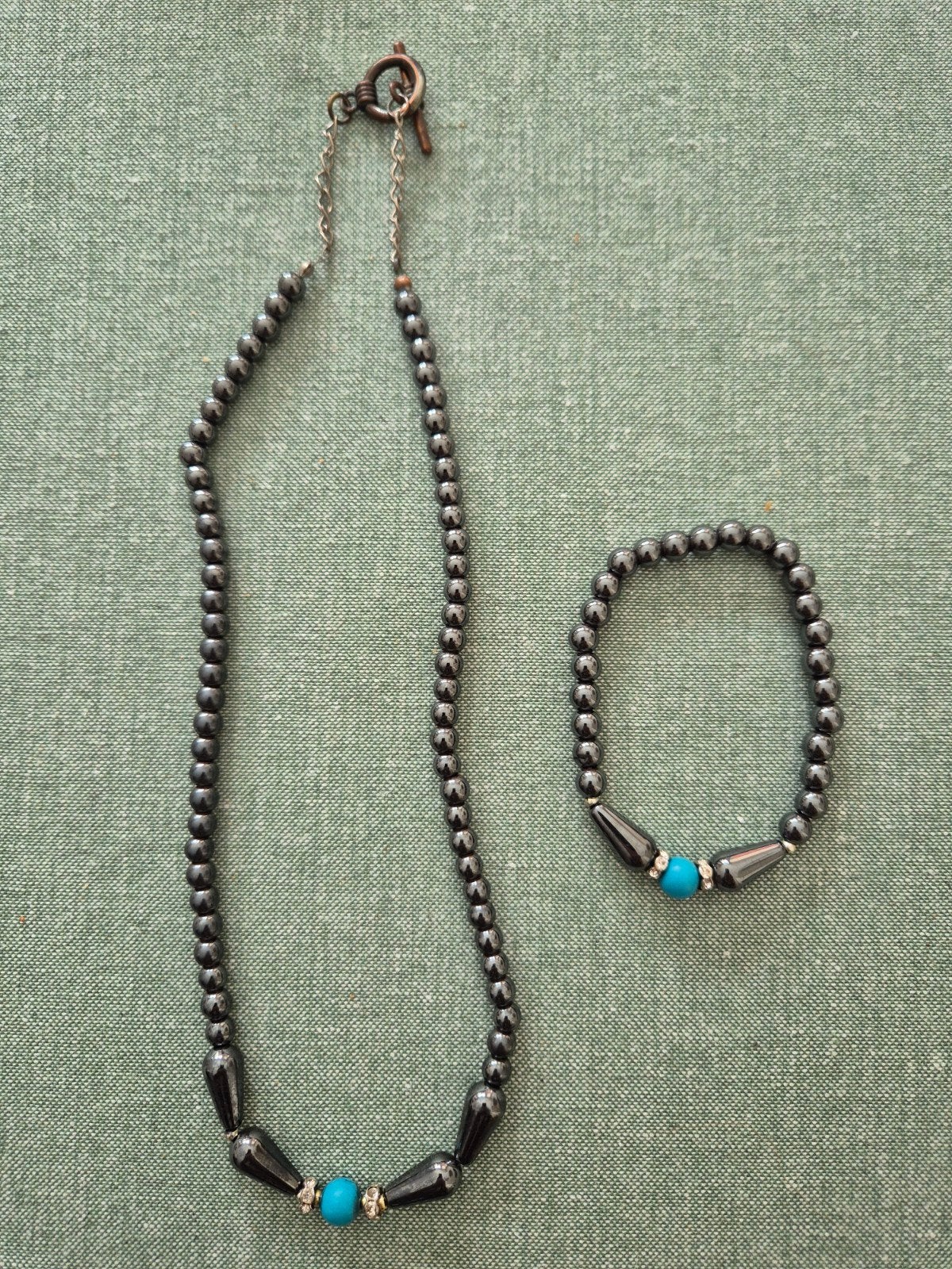 Hematiet ketting en armband set met turquoise accenten, Sieraden, Tassen en Uiterlijk, Kettingen, Gebruikt, Ophalen of Verzenden