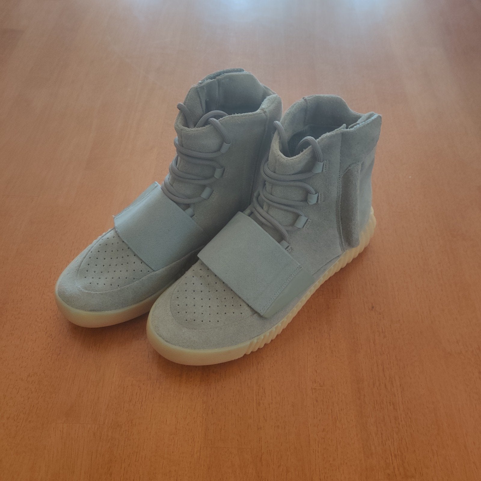 Yeezy Boost 750
Light Grey, Overige kleuren, Ophalen of Verzenden, Sneakers of Gympen, Yeezy