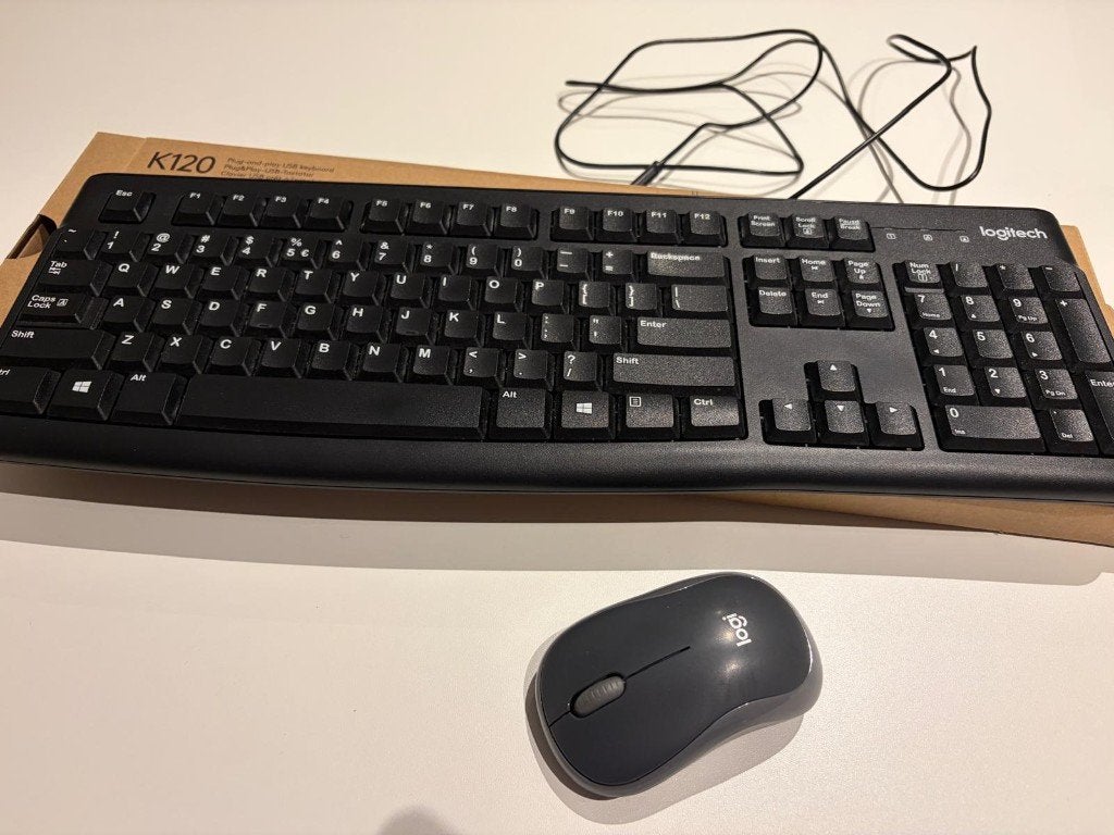 Logitech Draadloze Muis + Toetsenbord, Ophalen of Verzenden, Qwerty, Zo goed als nieuw, Logitech toetsenbord
