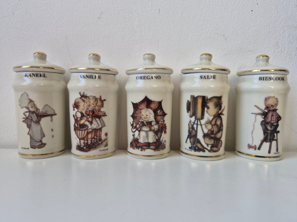 Set van 5 porseleinen kruidenpotten, gemerkt M.J. Hummel., Ophalen