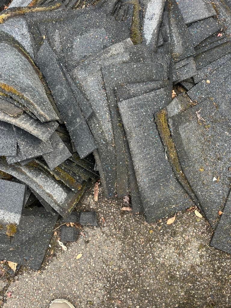 Gratis dunne rubber matjes voor onder een dak constructie, Doe-het-zelf en Verbouw, Dakpannen en Dakbedekking, Ophalen, Kunststof