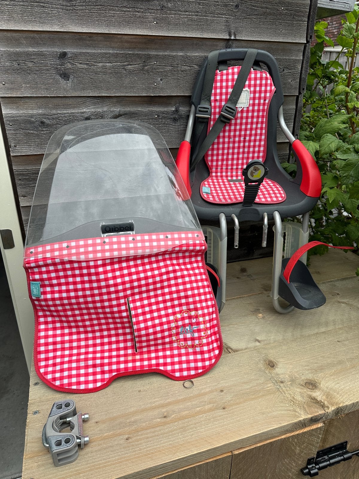 Qibbel LIEF voorzitje met windscherm, gratis achterzitje, Fietsen en Brommers, Achterzitje, Ophalen, 15 t/m 25 kg, Gebruikt