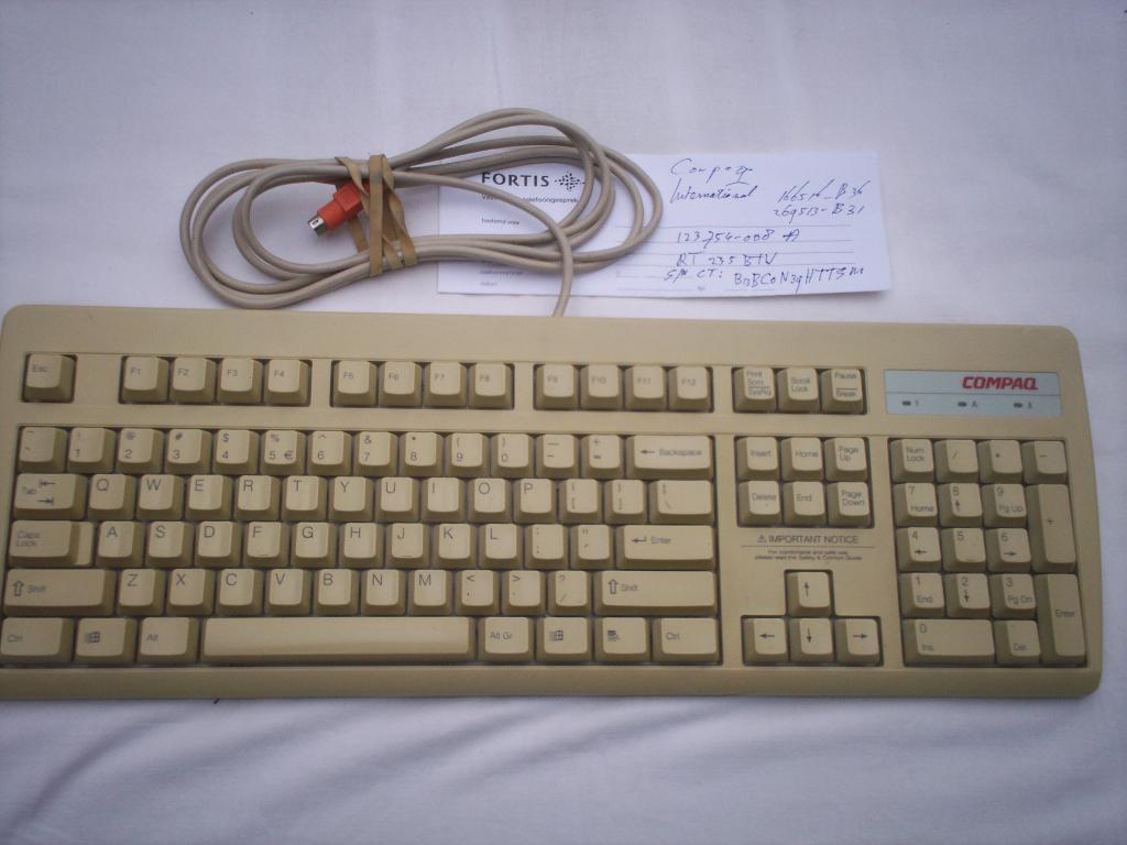 Compaq toetsenbord jaren 90 PS/2 nr. Intl. B13BC0N39HTTSM, Computers en Software, Ophalen of Verzenden, Qwerty, Zo goed als nieuw