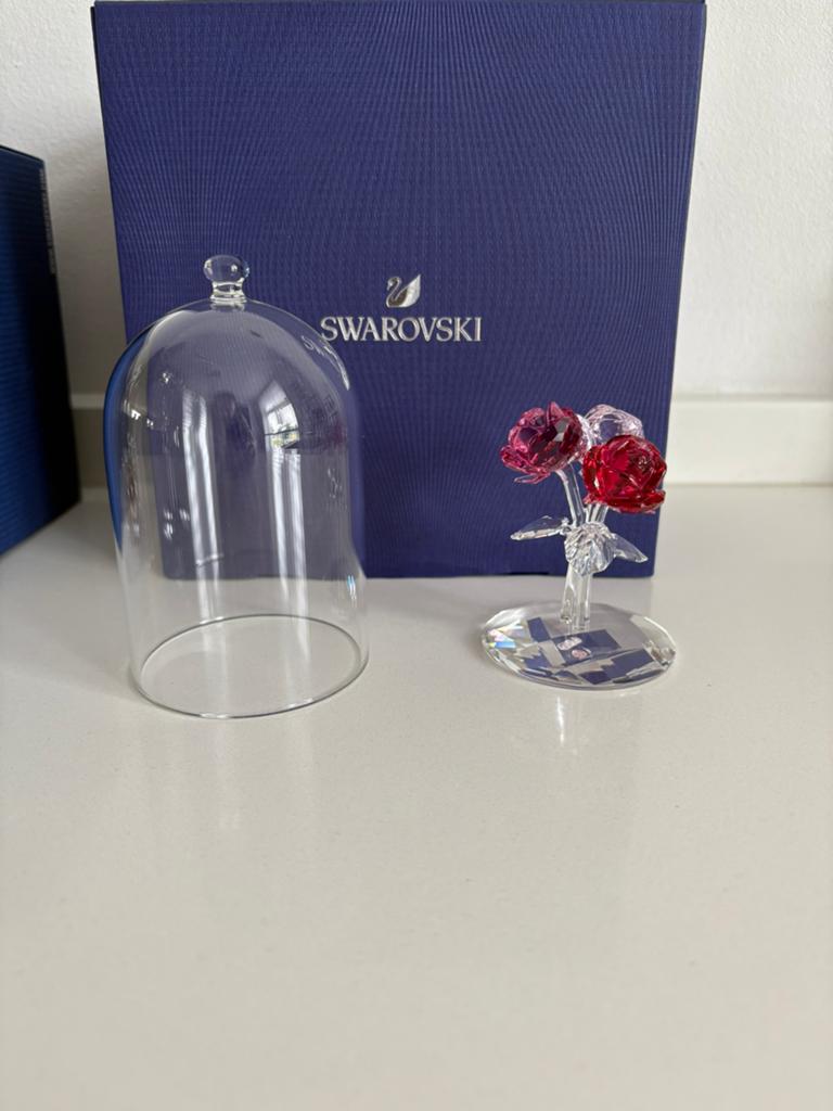 Swarovski rozen boeket onder stolp, Verzamelen, Swarovski, Ophalen of Verzenden, Zo goed als nieuw, Figuurtje