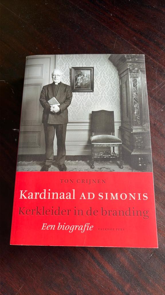 Kardinaal Ad Simonis; Kerkleider in de branding, Gelezen, Ophalen of Verzenden, Religie, Ton Crijnen