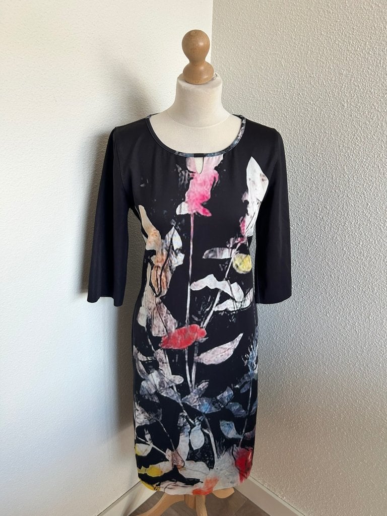 Lizzy & Coco maat L leuke retro grafische jurk 2626, Kleding | Dames, Jurken, Zwart, Maat 42/44 (L), Lizzy & Coco, Knielengte