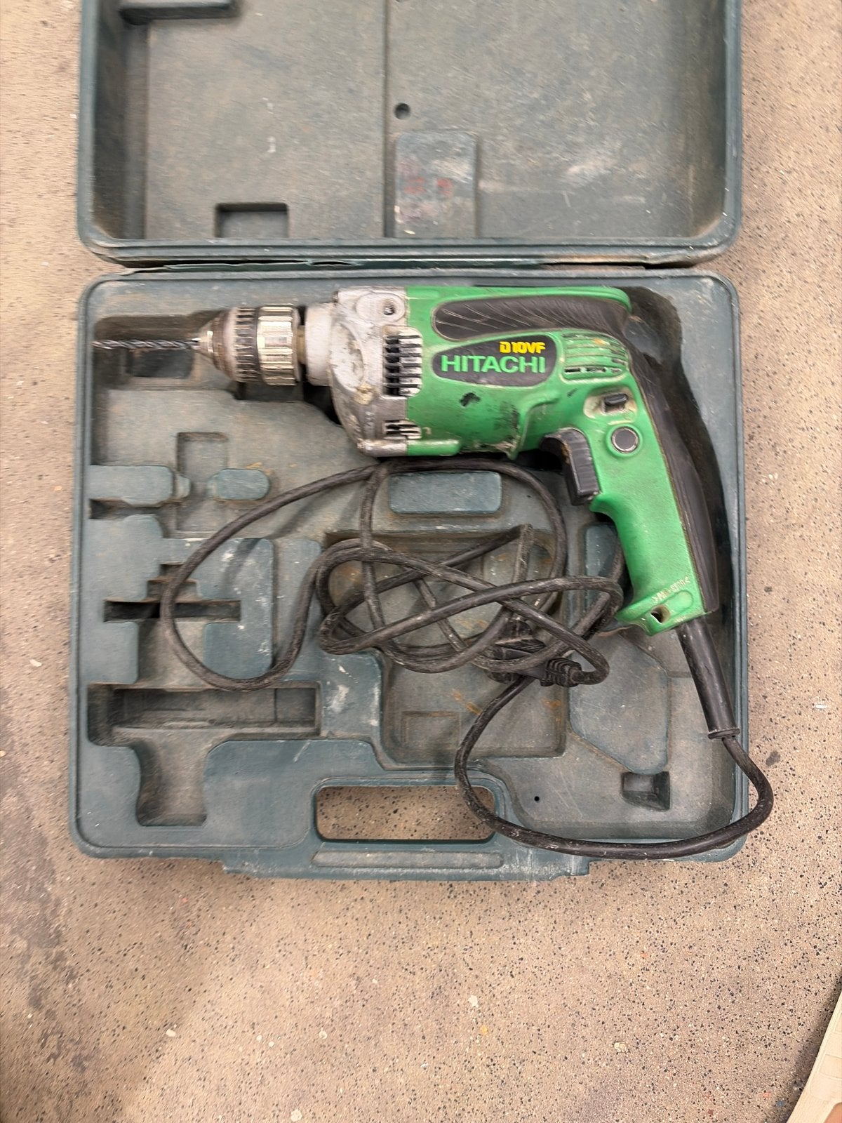Hitachi D10VF Boormachine - Gebruikt maar functioneel, Boormachine, Variabele snelheid, Ophalen of Verzenden, Gebruikt