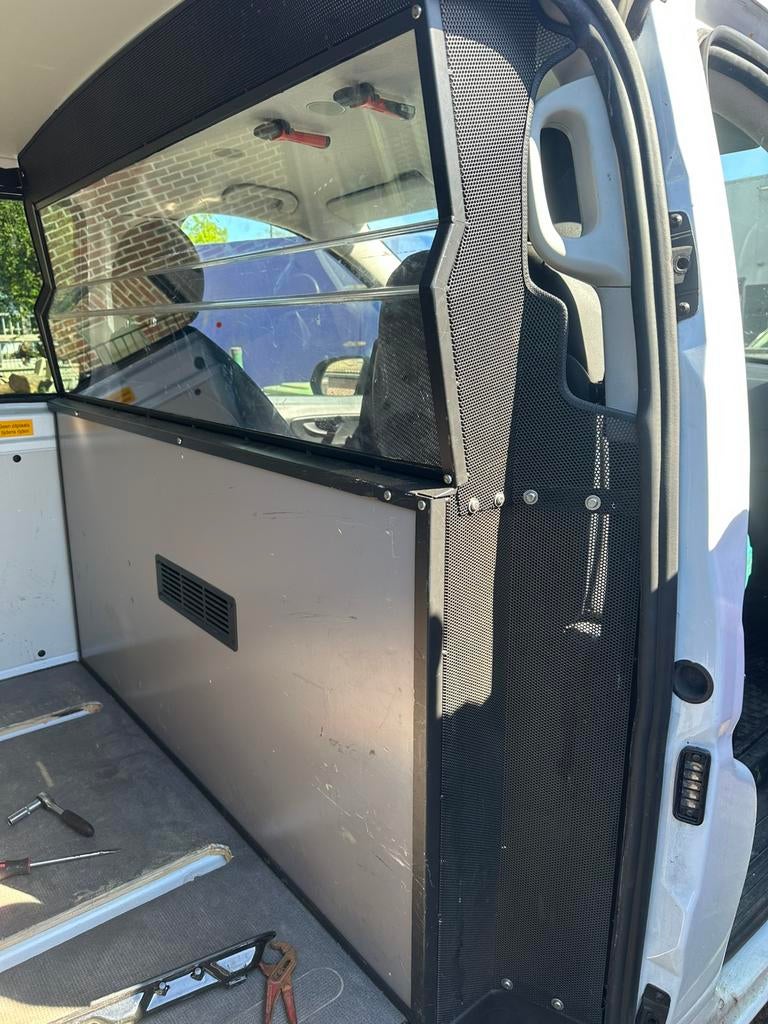 Tussenschot Mercedes Vito W447, Ophalen