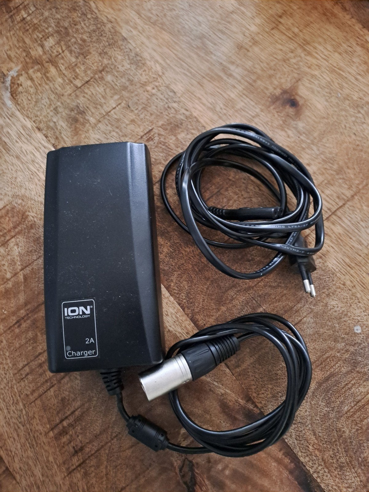 ION Technology 36V Li-ion lader voor electrische fiets, Fietsen en Brommers, Fietsaccessoires | Fietsaccu's, Ophalen of Verzenden