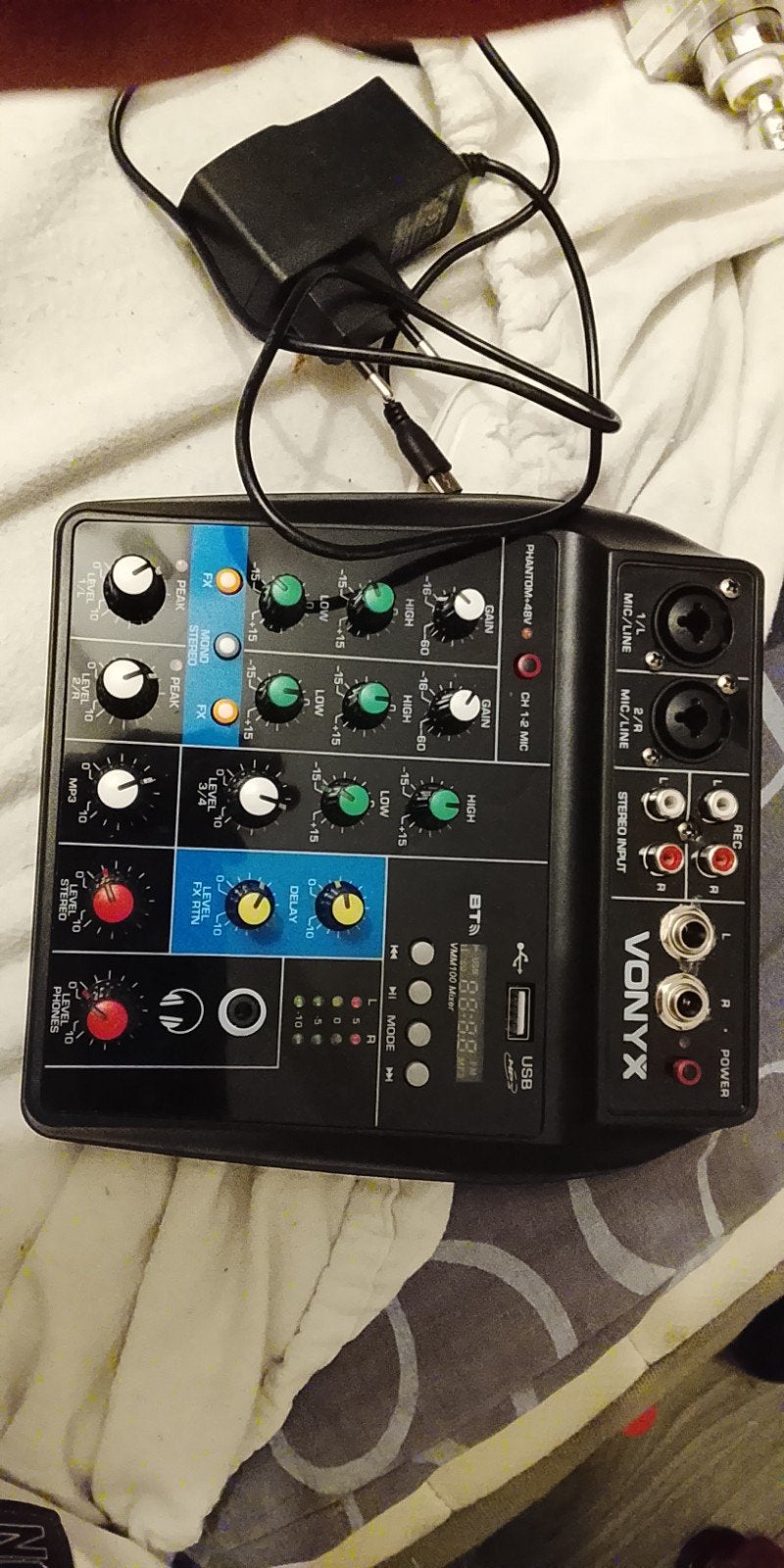 Vonyx VMM100 Mixer - Compacte 4-kanaals mengtafel, Verzenden, Zo goed als nieuw, Minder dan 5 kanalen, Microfooningang