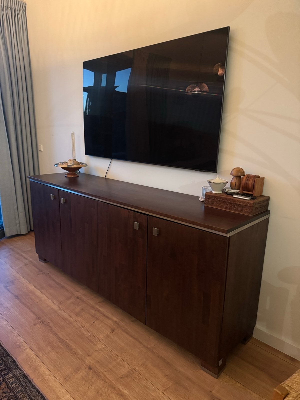 Modern Dressoir / TV-meubel Donker Hout. In House Design, Huis en Inrichting, Kasten | Dressoirs, Ophalen, Zo goed als nieuw, 200 cm of meer