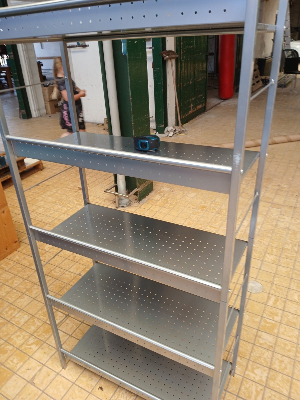 Metalen opbergrek met 5 geperforeerde planken, Ophalen, Gebruikt