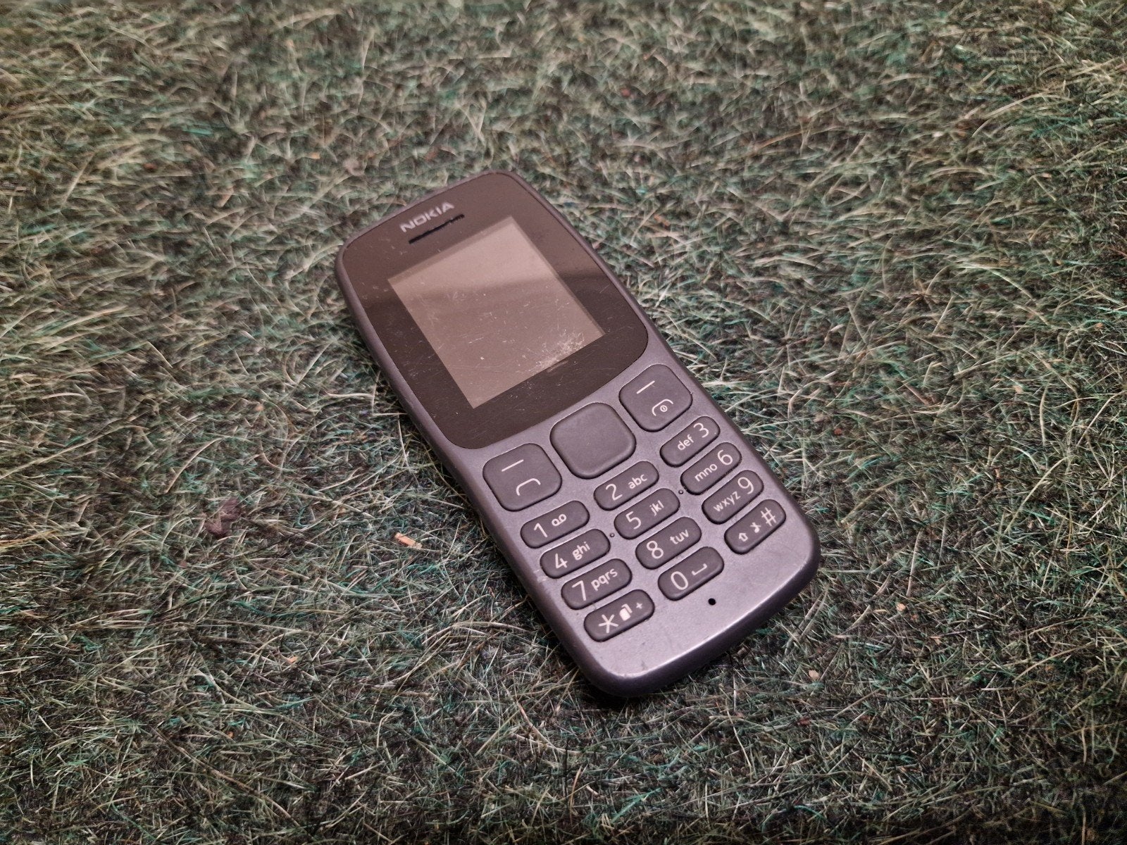 Defecte Nokia 106 (TA-1114) voor onderdelen/reparatie, Telecommunicatie, Geen camera, Zwart, Fysiek toetsenbord, Ophalen of Verzenden
