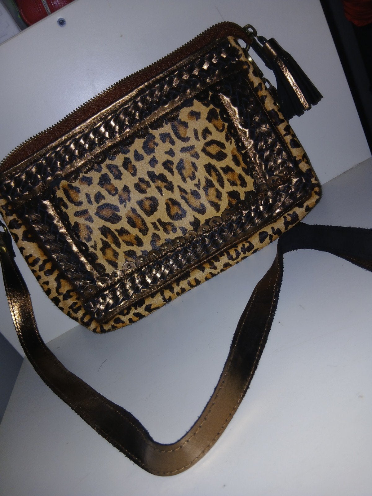 Leopard print tasje met gouden details, Sieraden, Tassen en Uiterlijk, Tassen | Damestassen, Ophalen of Verzenden