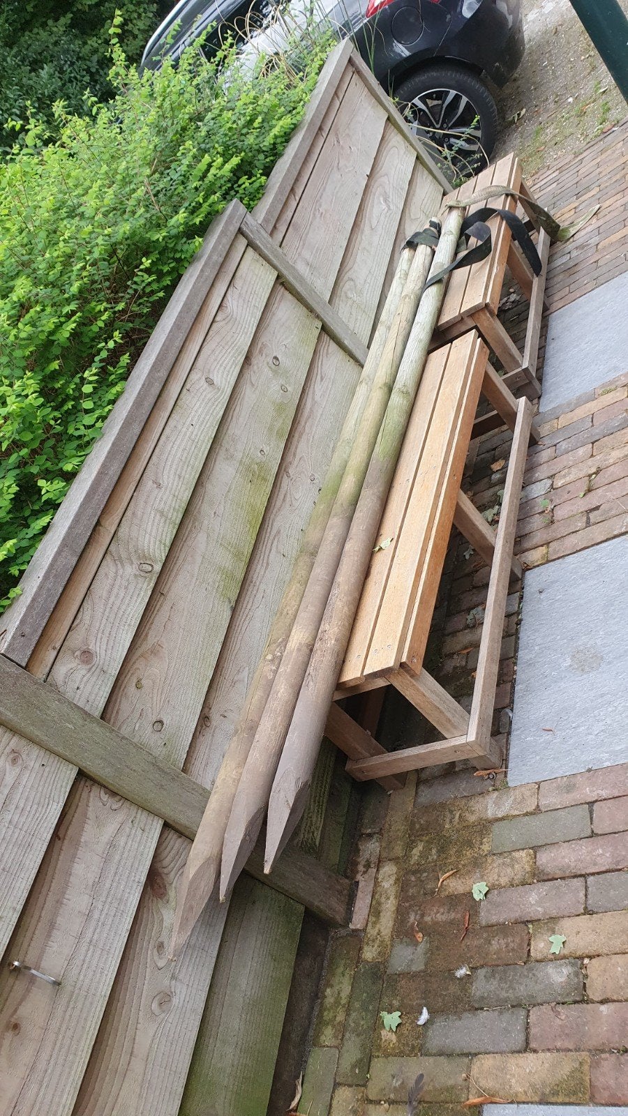 3 houten palen, a 250 cm  en 2 houten bankjes. gratis, Tuin en Terras, Palen, Balken en Planken, Ophalen, Gebruikt, 250 cm of meer
