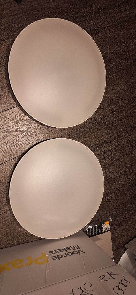 2 witte plafondlampen, Kunststof, Overige fittingen, Ophalen of Verzenden, Zo goed als nieuw