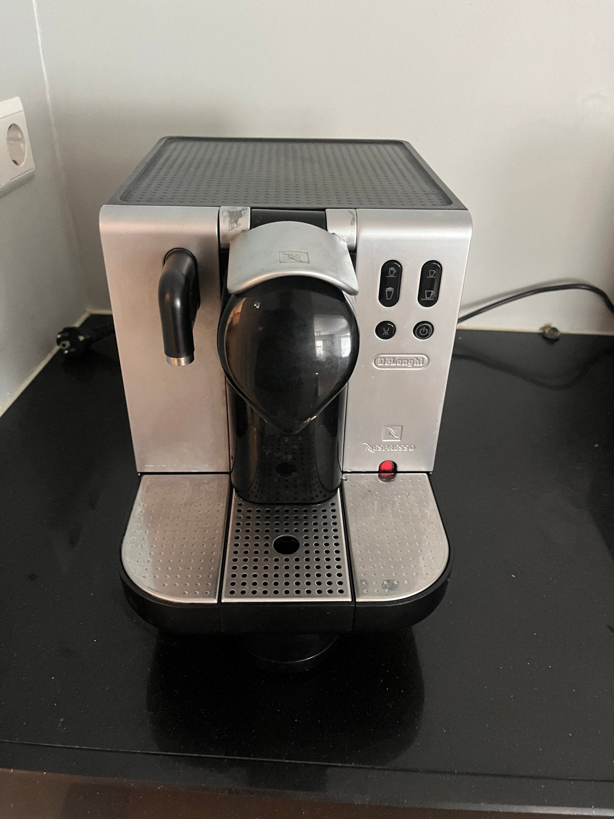 DeLonghi Nespresso Lattissima Touch EN560.B - Zwart, Ophalen, Gebruikt, Espresso apparaat, 2 tot 4 kopjes