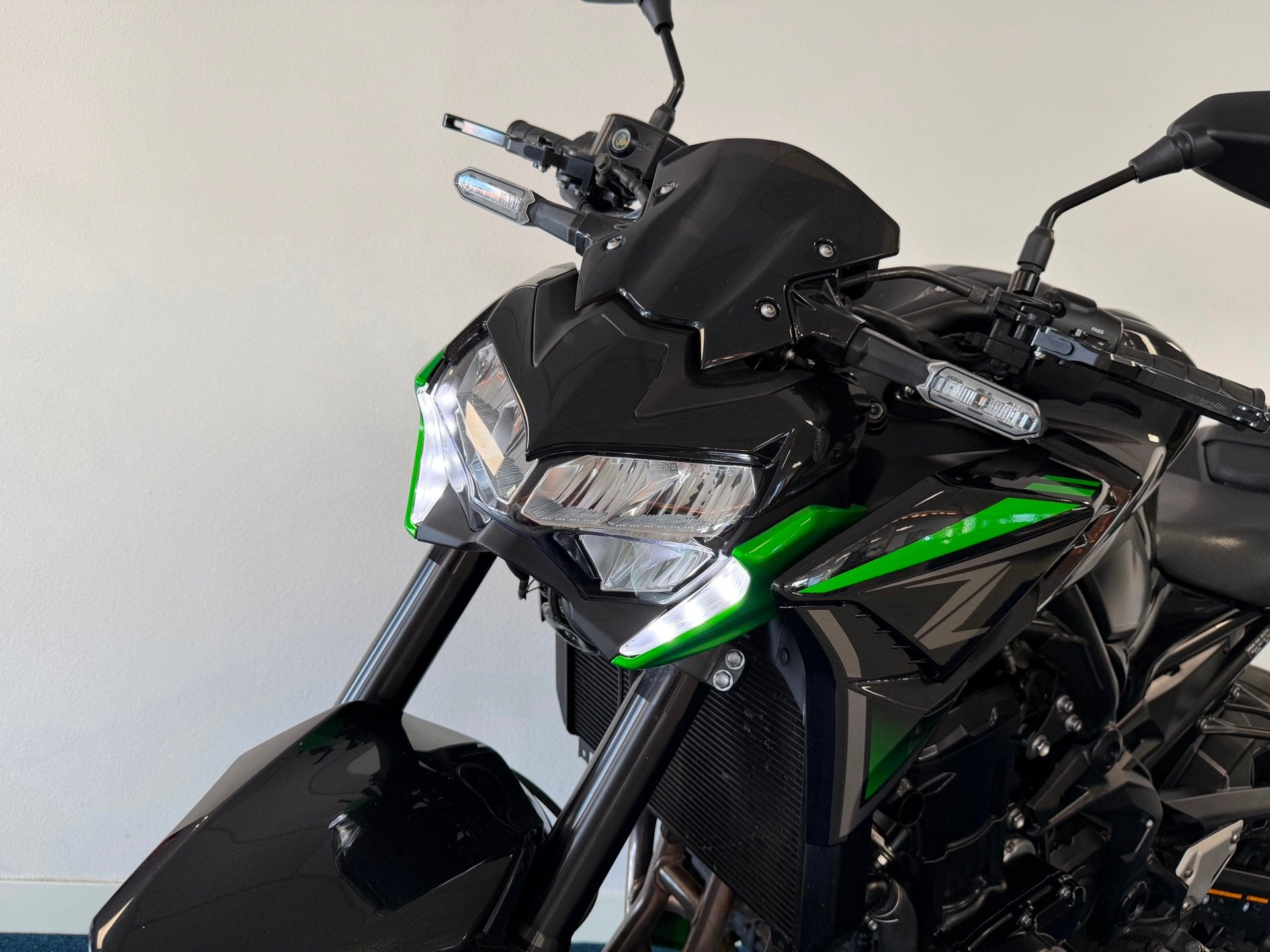 Kawasaki Tour Z900 ABS / BLACK-GREEN / DIKKE-NAKED-BIKE, Motoren, Motoren | Kawasaki, 948 cc, Bedrijf, Handvatverwarming, Meer dan 35 kW