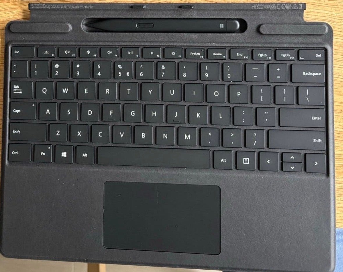 Microsoft Surface Pro Signature Type Cover met Slim Pen 2, Computers en Software, Ophalen of Verzenden, Zo goed als nieuw, Draadloos
