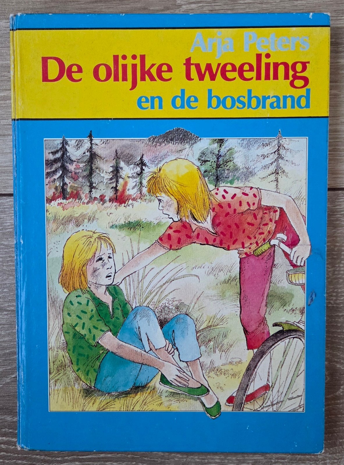Arja Peters - De olijke tweeling en de bosbrand, Ophalen of Verzenden, Gelezen, Arja Peters, Fictie algemeen