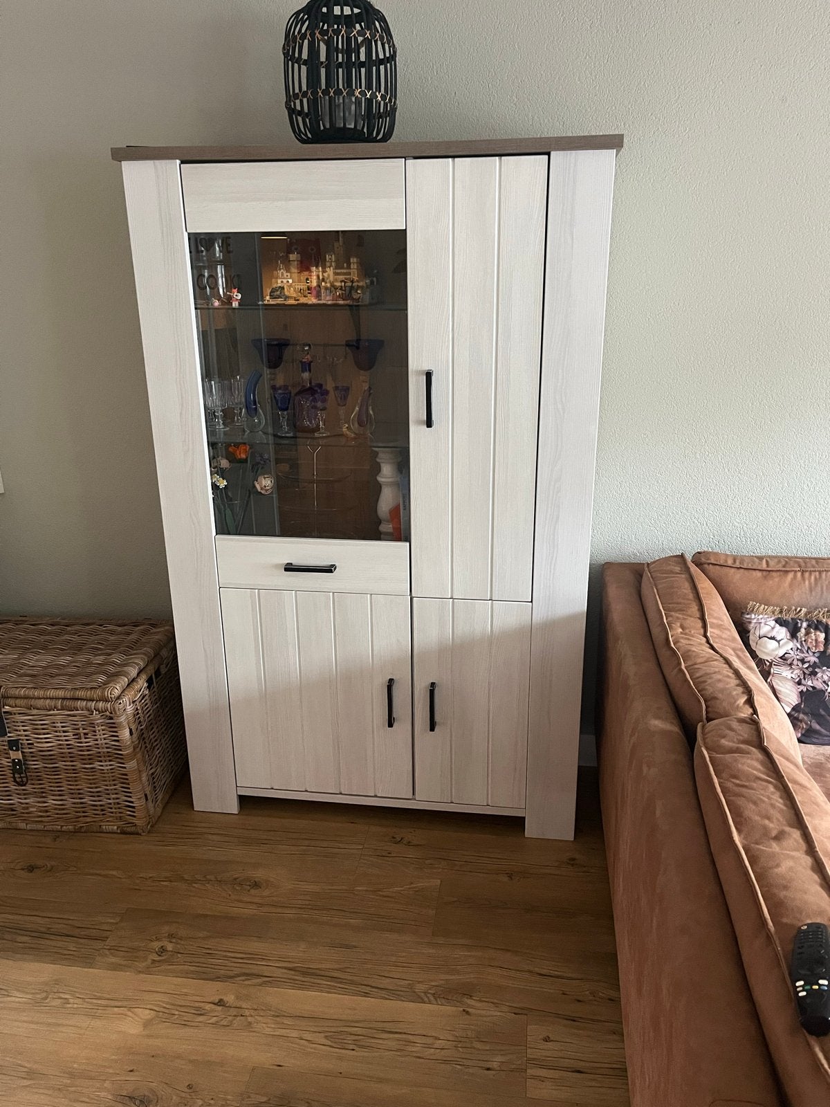 Mooie vitrinekast met opbergruimte, Gebruikt, Met lade(s), 150 tot 200 cm, 25 tot 50 cm