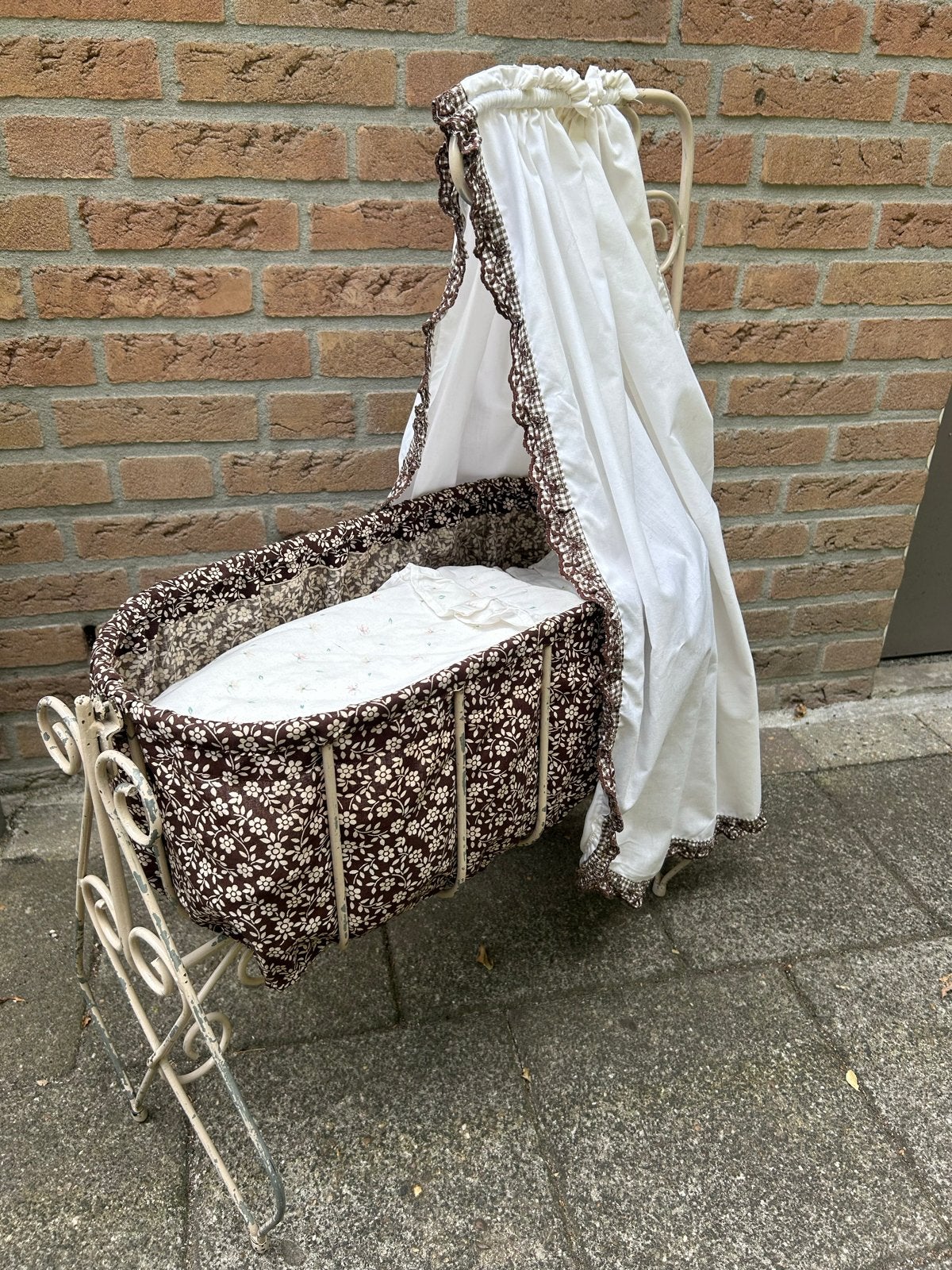 Vintage Wiegje met Bloemmotief en Hemel, Ophalen