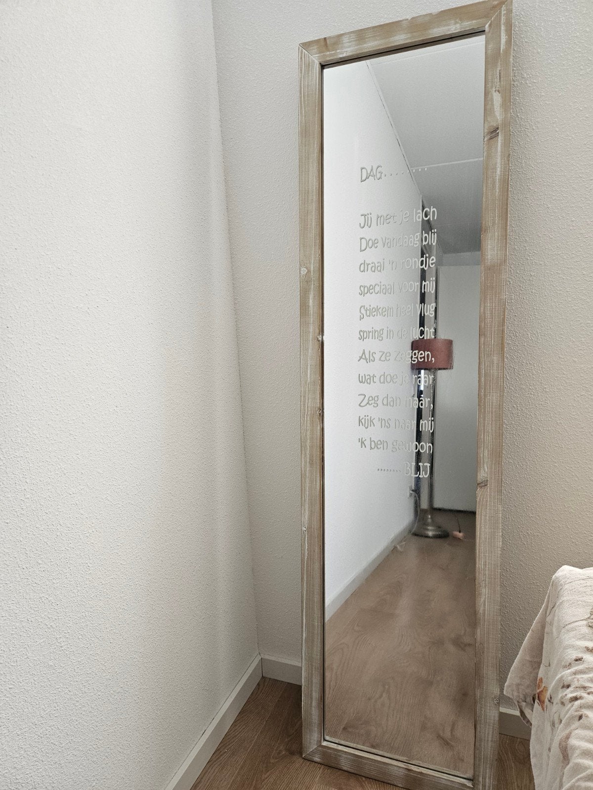 Grote staande spiegel met houten lijst en tekst, Ophalen, Gebruikt, 150 tot 200 cm, Rechthoekig