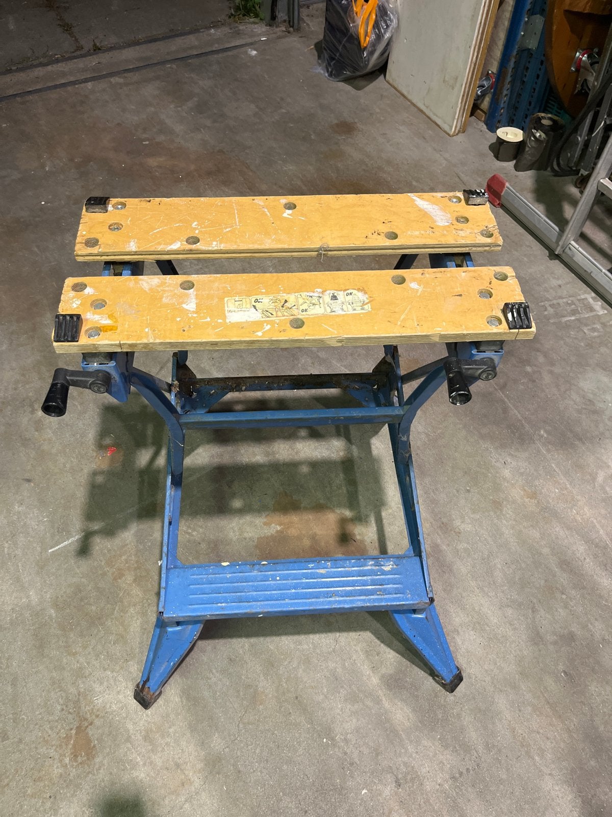 Stevige werkbank met bankschroef, inklapbaar, Ophalen of Verzenden, Gebruikt, 70 tot 120 cm, Bankschroef