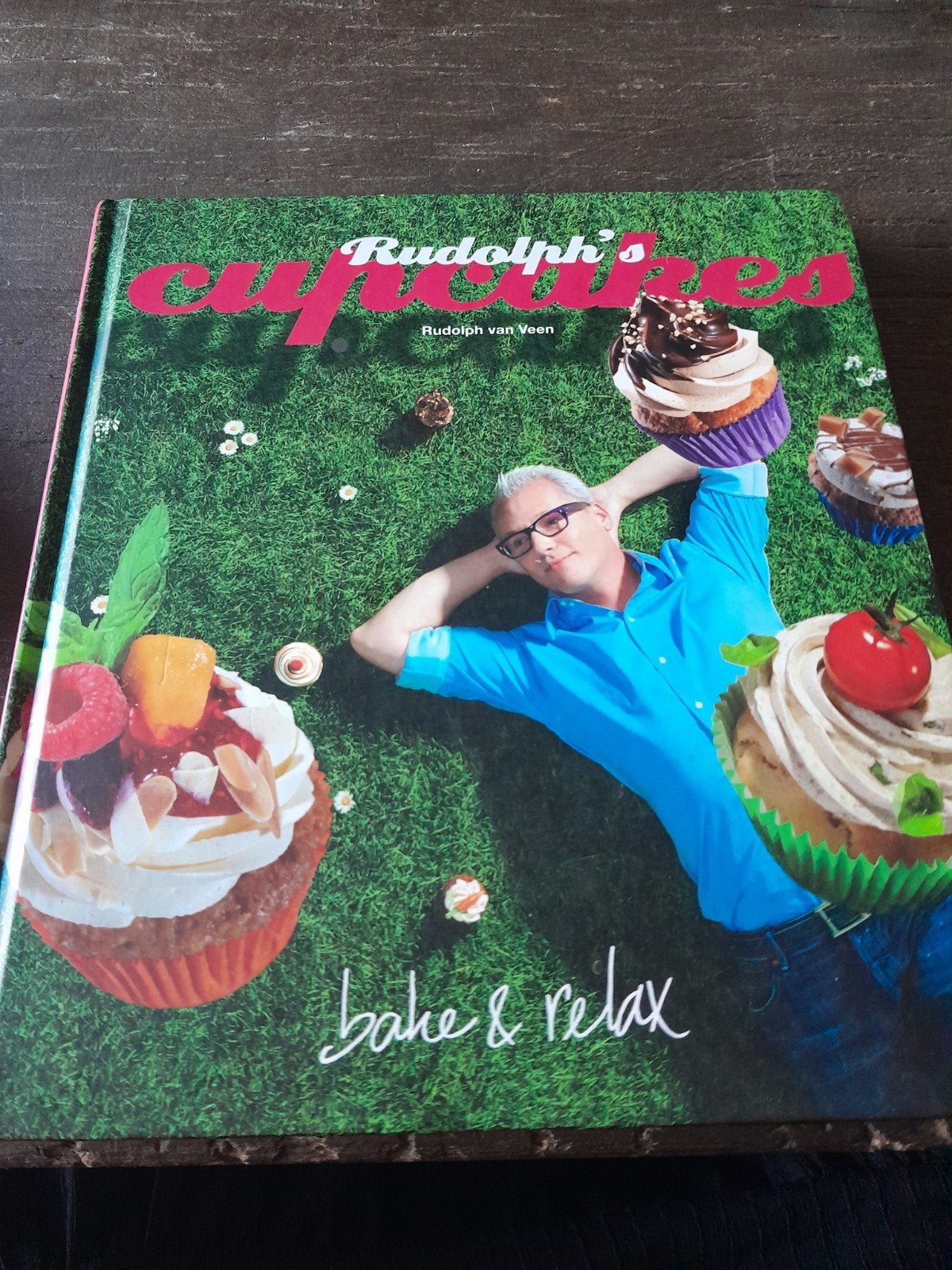 Rudolph van Veen - Rudolph's cupcakes, Boeken, Ophalen of Verzenden, Zo goed als nieuw, Rudolph van Veen