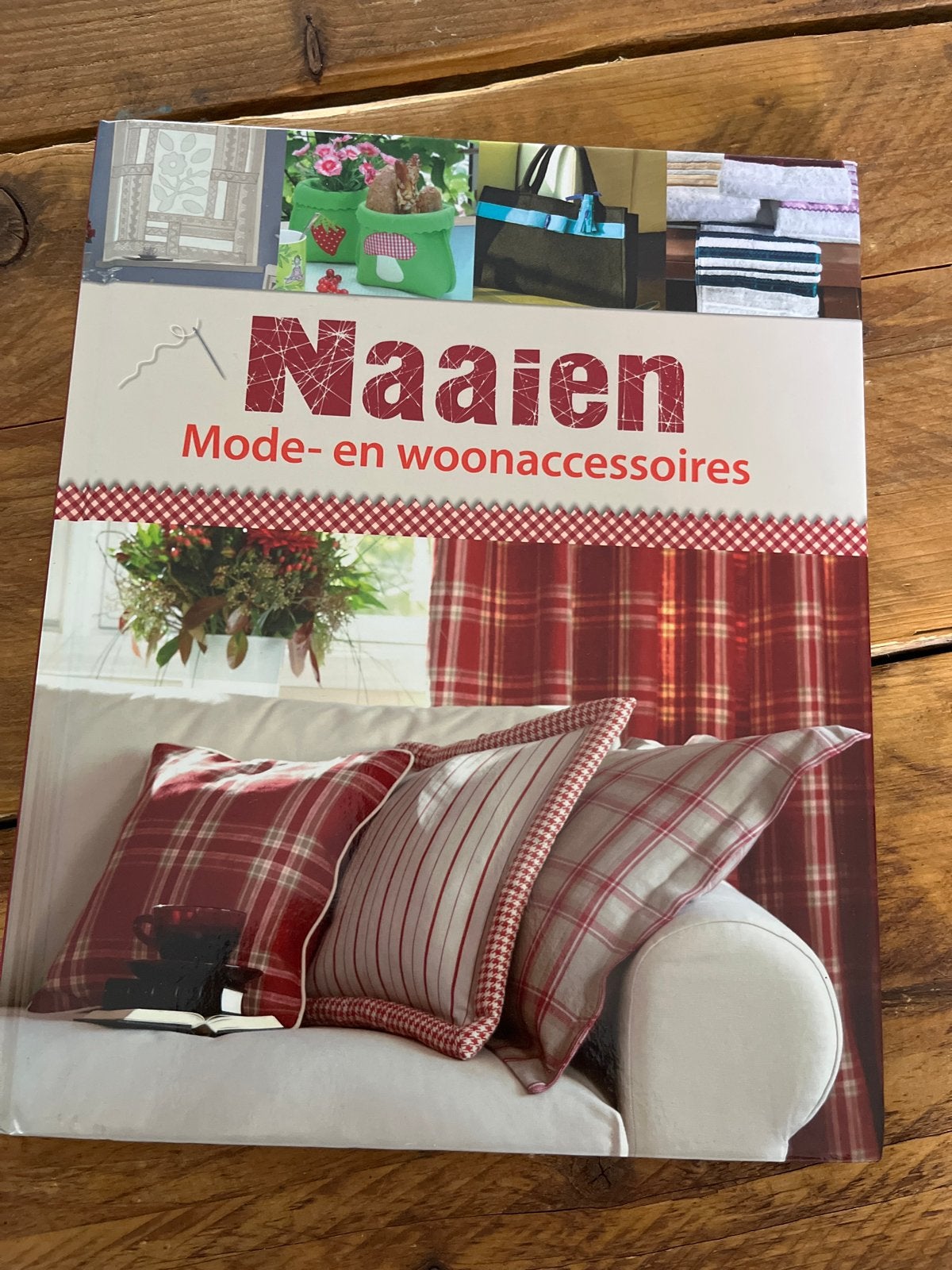 Naaien: Mode- en woonaccessoires - Inspiratieboek, Boeken, Ophalen of Verzenden, Zo goed als nieuw, Borduren en Naaien