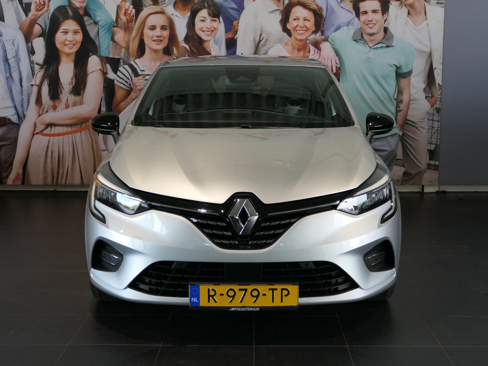 Renault Clio 1.0 TCe 90 Techno - Dealer onderhouden - 17" LM, Gebruikt, Leder en Stof, 49 €/maand, Origineel Nederlands