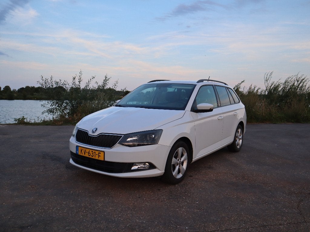 Skoda Fabia 1.2 TSI 66KW Combi 2017 Wit, Voorwielaandrijving, Stof, 40 €/maand, Zwart