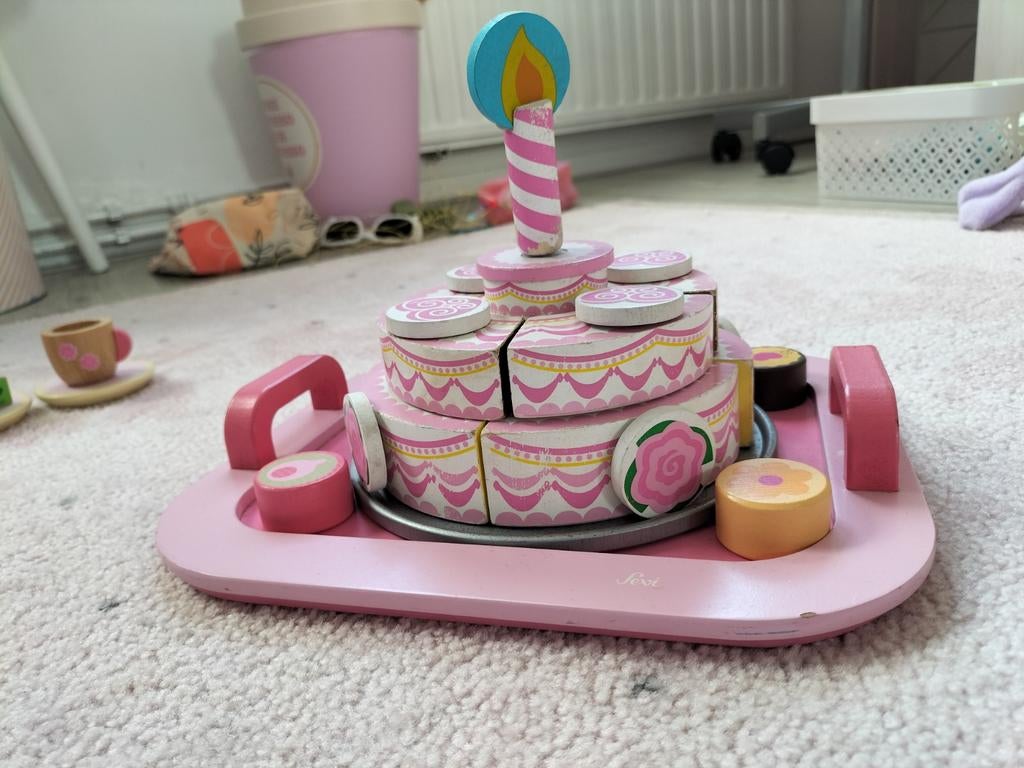 Leuke speelgoed taart met speelgoed servies, Ophalen of Verzenden, Gebruikt
