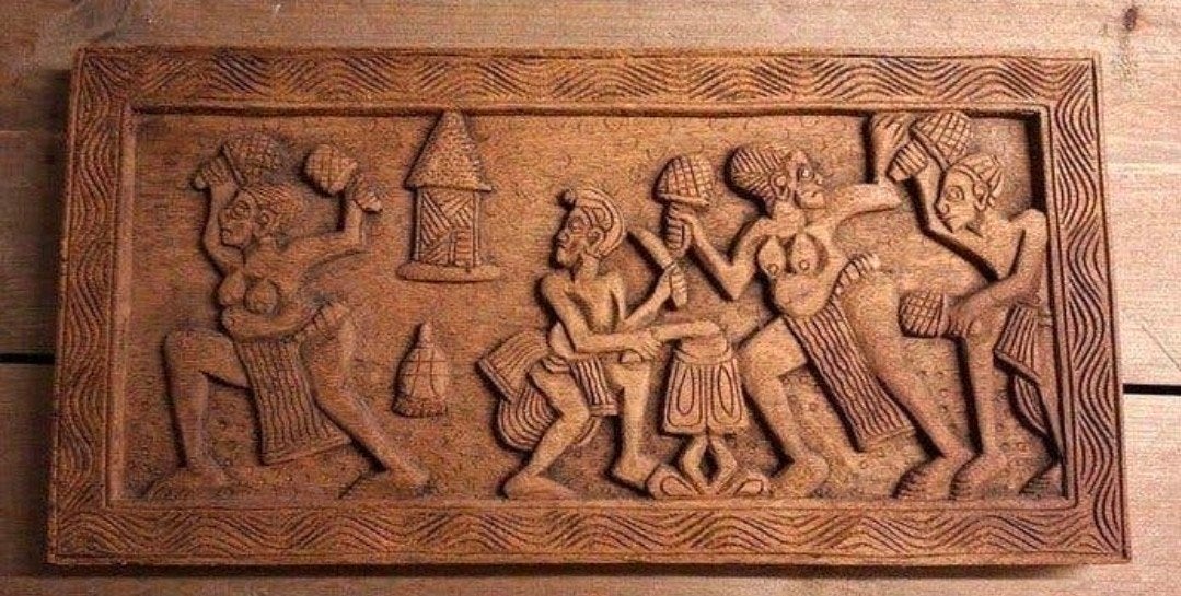 Houten wanddecoratie met Afrikaanse scène, Antiek en Kunst, Houtsnijwerk, Ophalen of Verzenden, Handgemaakt, 20 - 50 cm