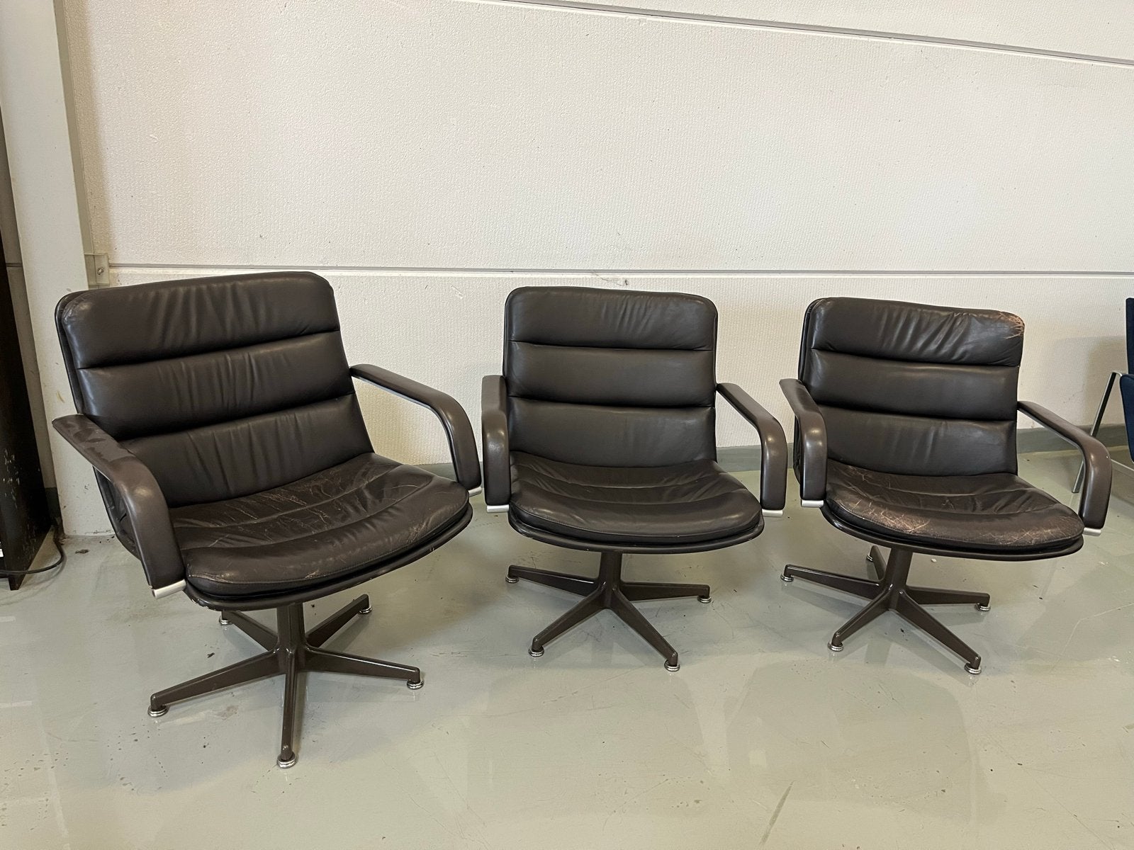 Set van 3 artifort fauteuils, Ophalen, Gebruikt, Leer, Drie