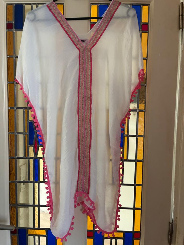 Witte Kaftan met Roze Details - Zo Goed als Nieuw, Maat 38/40 (M), Wit, Ophalen of Verzenden, Zo goed als nieuw