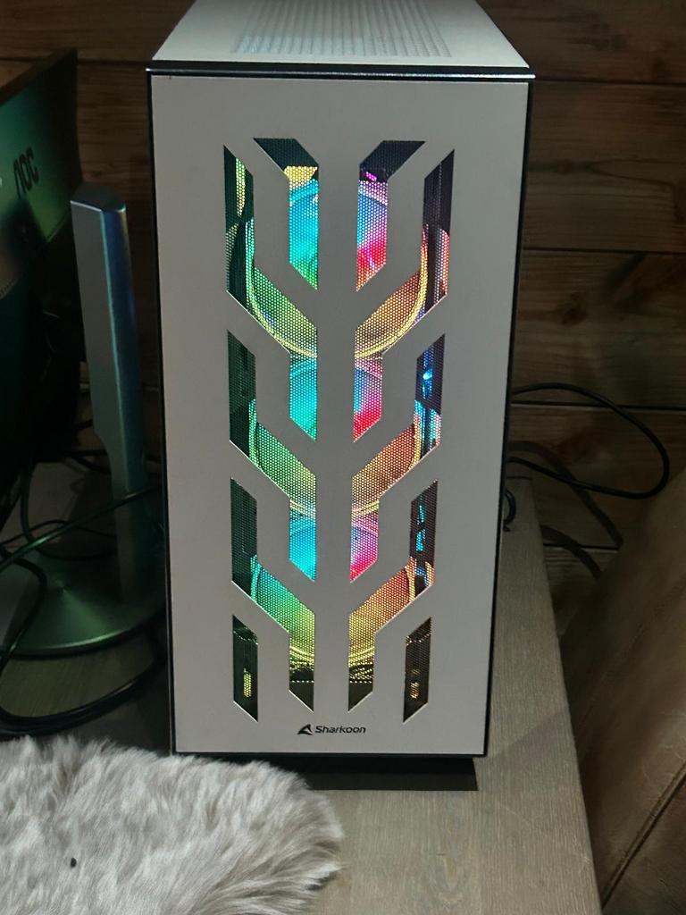 Mooie game pc met RGB verlichting, Ophalen of Verzenden, Zo goed als nieuw