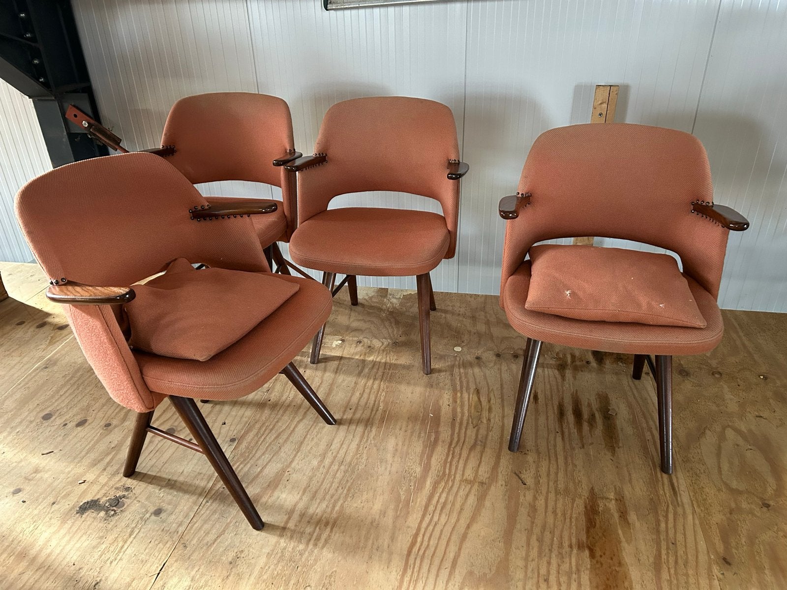 Set van 4 vintage fauteuils met houten armleuningen, Ophalen