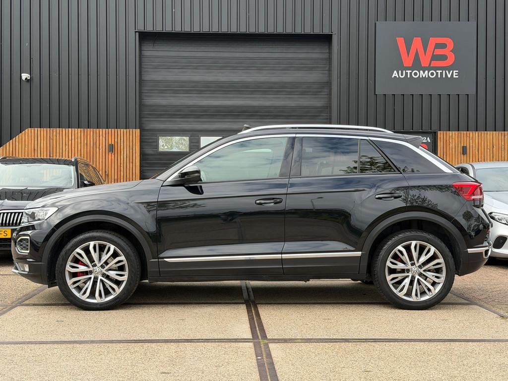 Volkswagen T-ROC 1.5 TSI Sport Pano Adaptive Cruise Sfeerver, Auto's, 4 cilinders, 150 pk, Leder en Stof, Zwart