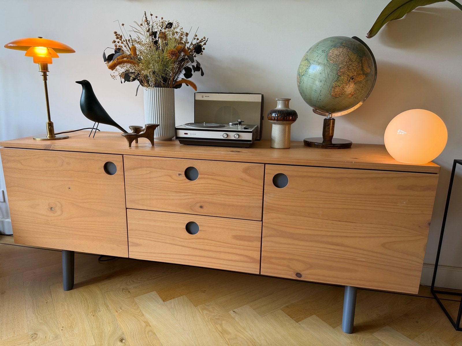 Made. com design dressoir van massief hout zo goed als nieuw, Huis en Inrichting, Ophalen, Met deur(en), 150 tot 200 cm, Zo goed als nieuw
