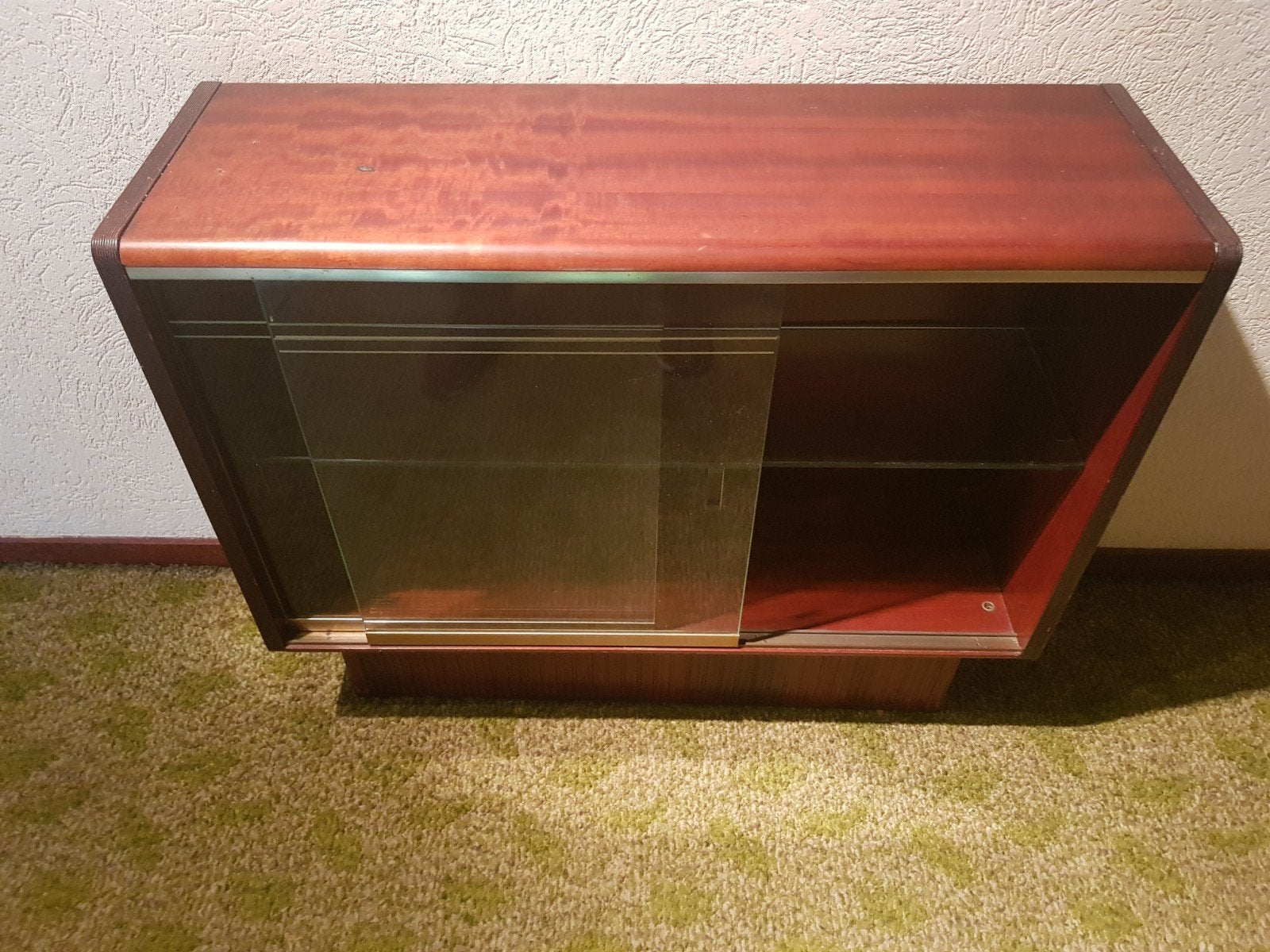 Vintage jaren 60 Vitrinekast met Glazen Schuifdeuren, Ophalen