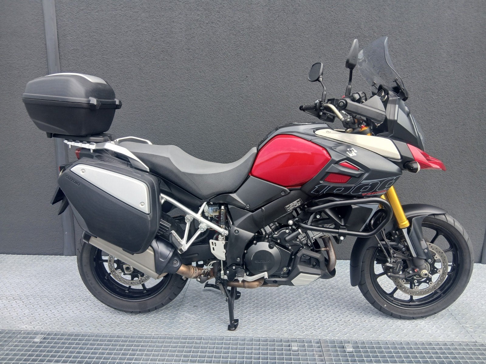 Suzuki V-Strom DL 1000 (bj 2014), Motoren, Motoren | Suzuki, 2 cilinders, Occasion, Motorrijbewijs A, Bedrijf