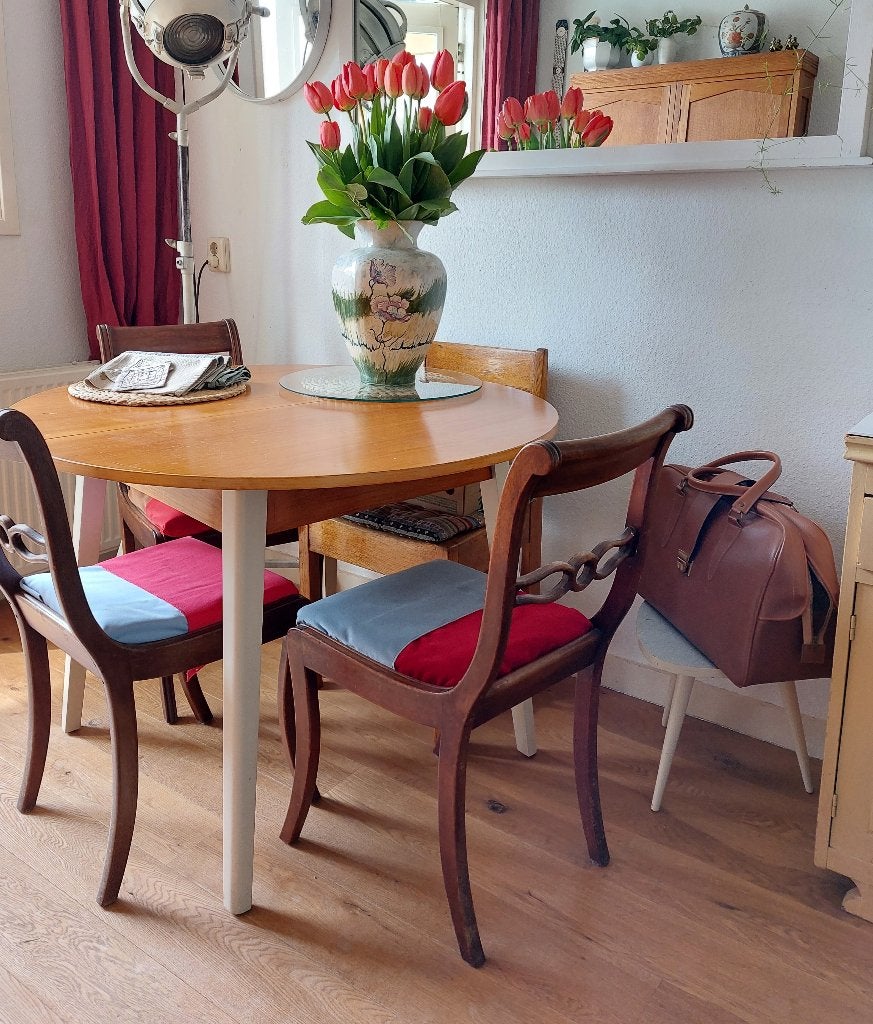 Vintage ronde eettafel | Uitschuifbaar naar ovaal, Ophalen, Zo goed als nieuw, Vijf personen of meer, Ovaal