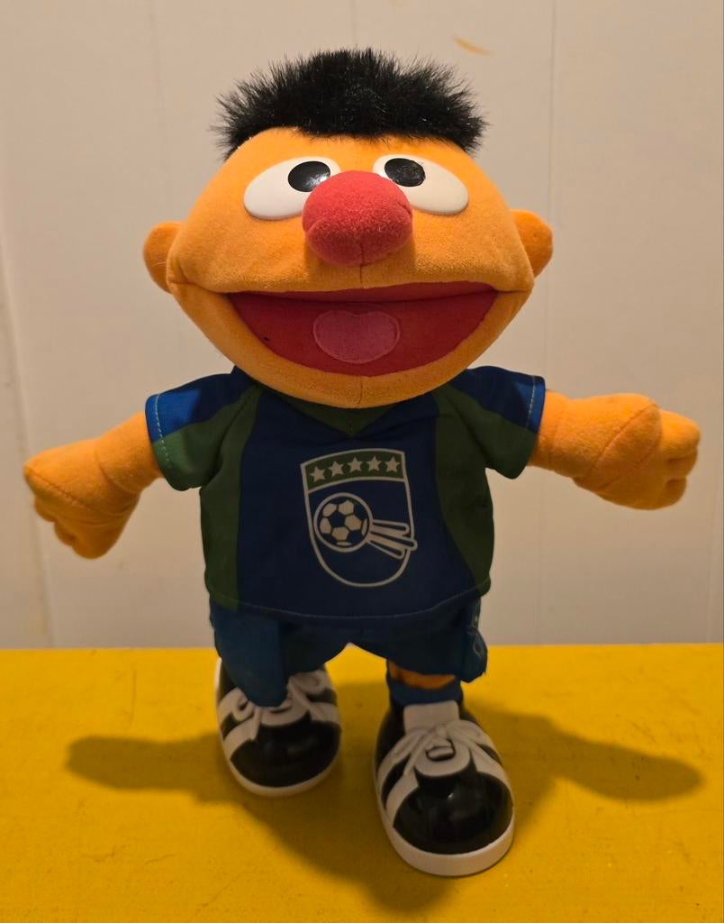 Sesamstraat Ernie voetballer (Fisher Price), Kinderen en Baby's, Speelgoed | Fisher-Price, Ophalen of Verzenden, Gebruikt, Speelset